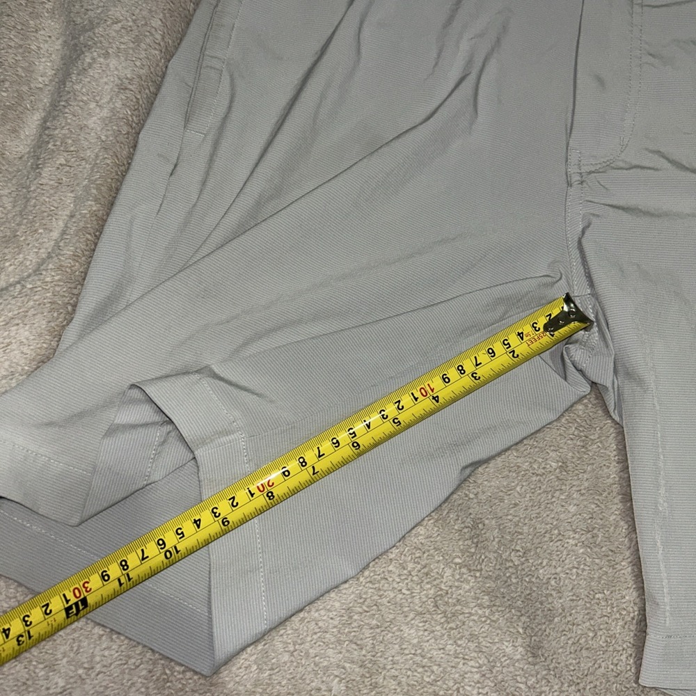 Travis Mathew Men's Grey Stripe Texture Golf Stretch Casual Shorts Size 34 x 9" - Picture 5 of 8